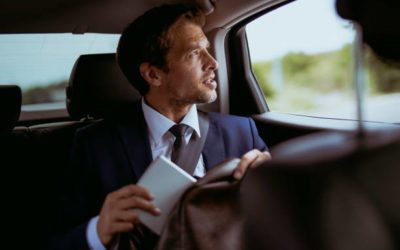 Est-il possible de réserver un taxi pour un tour de la ville à Nice?